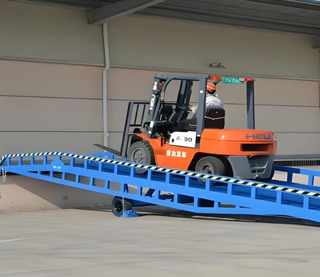 亳州移动式卸货平台（叉车用）